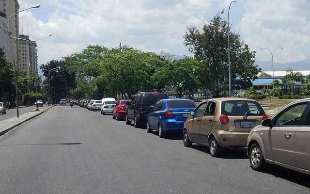 Aragua | Largas colas se registran en estaciones de servicio