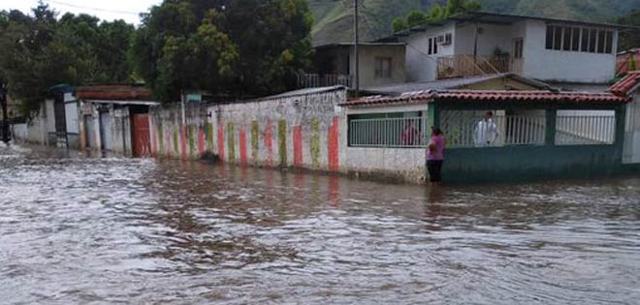 Auxilio| Comunidades aragüeñas en desidia tras inundaciones