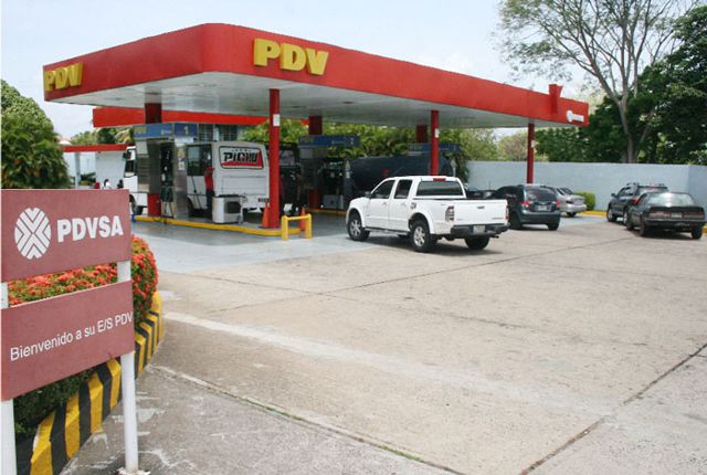 Sin vergüenzas | Así terminaron por vender gasolina en dólares