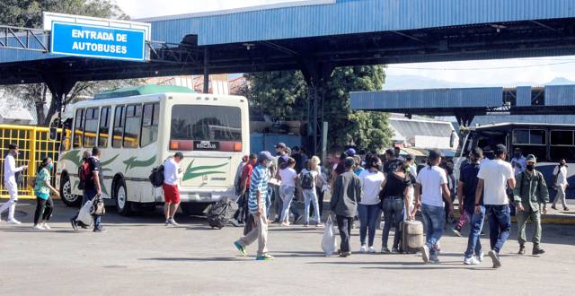 Transportistas de Aragua cobran Pasaje en divisas