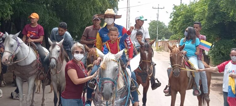 Guárico| Sector educativo participó en cabalgata bicentenario