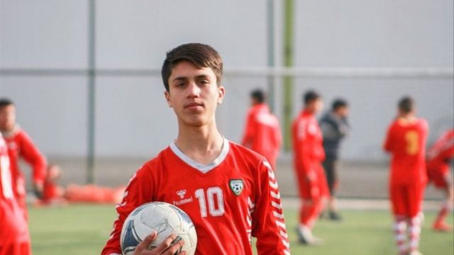 Futbolista muere al caer de avión huyendo de Kabul