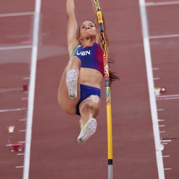 Robeilys Peinado pasa a la final de salto con pértiga