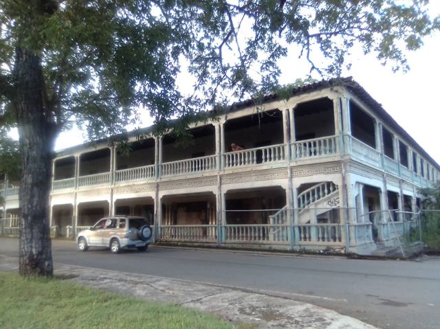 Ciudad en ruinas| Hotel Termal y Pérgola en el olvido