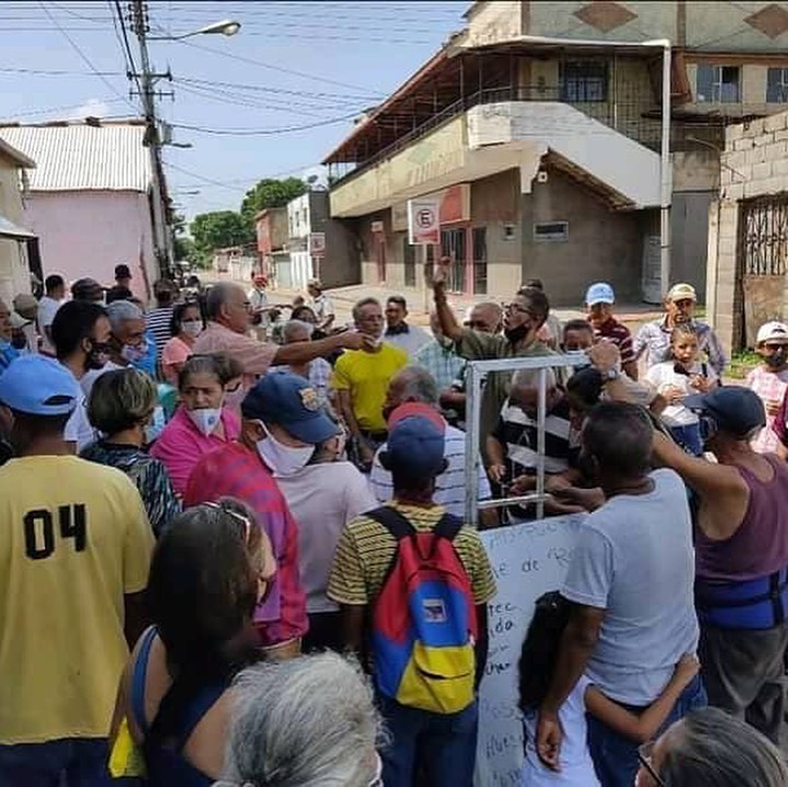 SOS| Habitantes de Camatagua los propios camellos por falta de agua