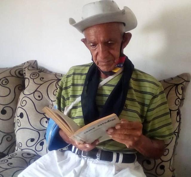 FELIPE RODRÍGUEZ| El poeta del pueblo avanza entre pinceles y libros