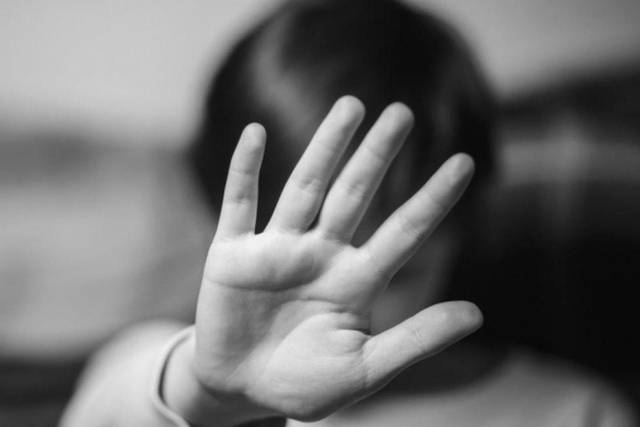 Maltrato infantil |Sus hijos no comprendían las tareas y les dio una golpiza
