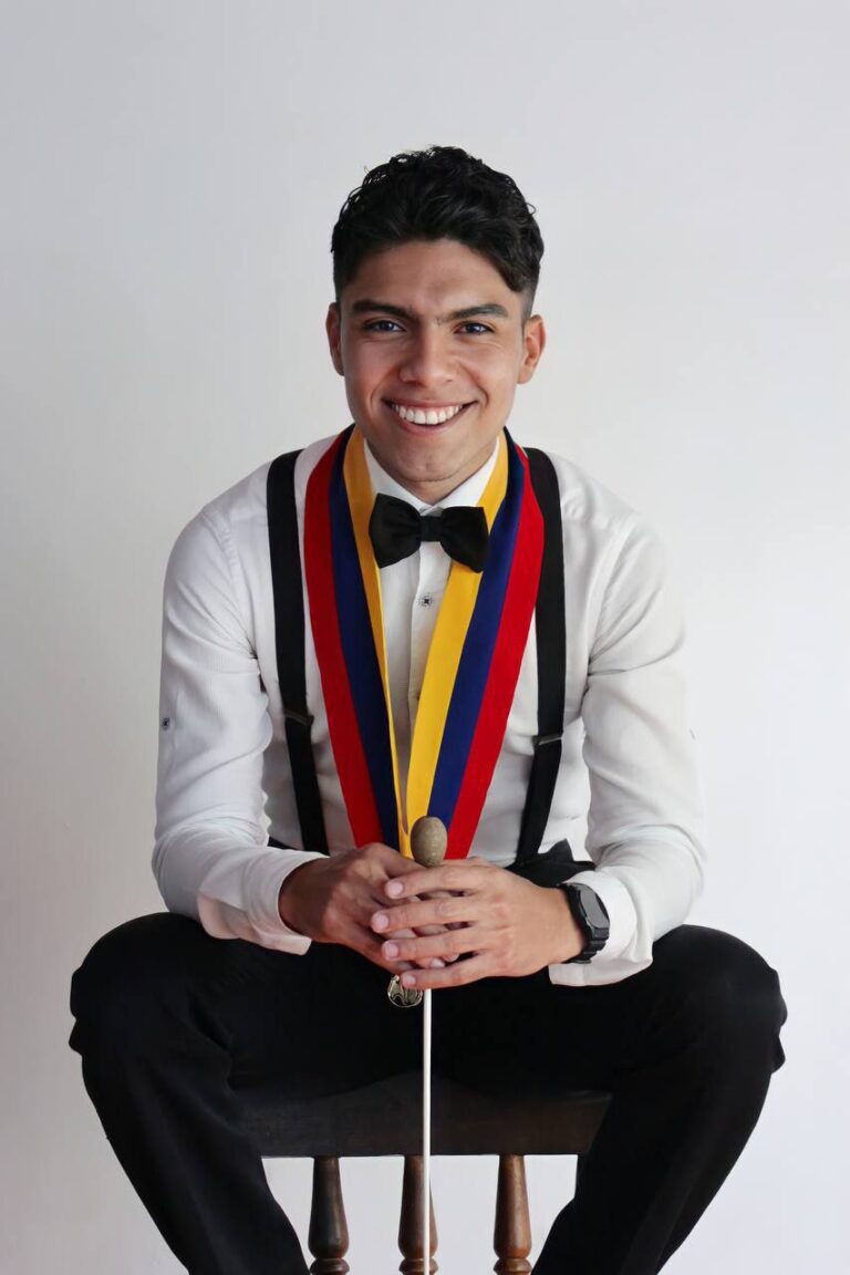  ÁNGEL MOLINA: Joven director de orquesta que representará a Venezuela en Japón