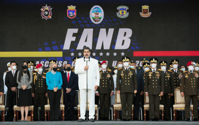 Maduro se queda con Padrino como Ministro de Defensa