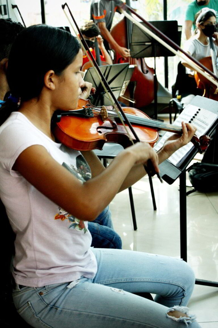 SISTEMA DE ORQUESTAS Y COROS JUVENILES E INFANTILES / Villa de Cura tierra de músicos