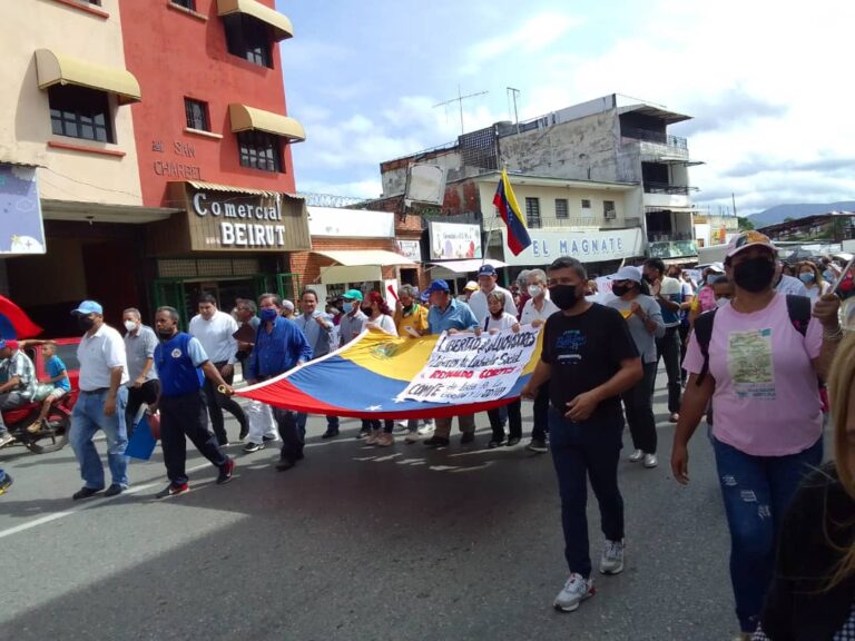 EXIGEN AJUSTE SALARIAL/Sectores Educativos y Salud de Guárico salieron en la calle