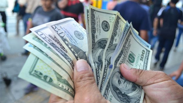 ”No más monitor”, la campaña para frenar el dólar y lo que dicen los economistas al respecto