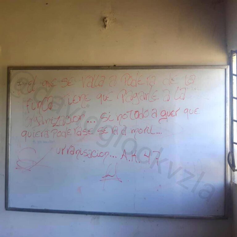 En Falcón / Dejan escrito en pizarra amenaza de muerte