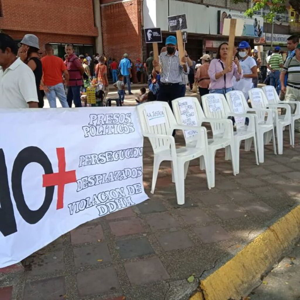 protesta sillas vacías