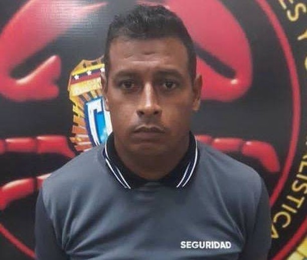 POCO HOMBRE| Difundió fotos íntimas por despecho