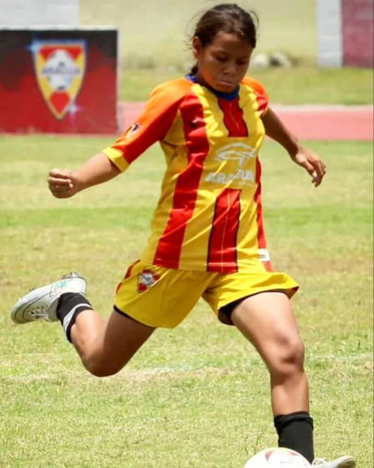ORIANA SÁNCHEZ: La empatía convertida en fútbol, talento villacurano