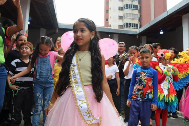 FOTOS / Escuela Vicente Peña festeja el Carnaval por todo lo alto