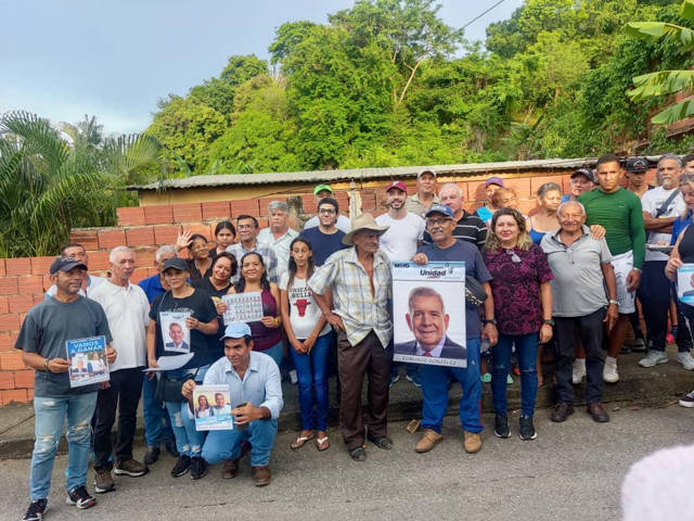 TIEMBLAN LOS ROJOS / Opositores tocan puertas en barrios y se organizan