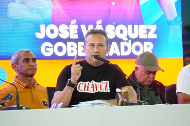 Gobernador de  Guárico firma ley y se restea con el Poder Popular