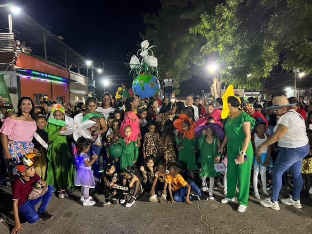 DESFILE/ Se prendió la rumba de carnaval en Cazorla