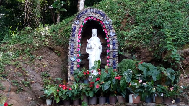 SEMANA SANTA/  Peregrinos buscan el Santuario de Betania