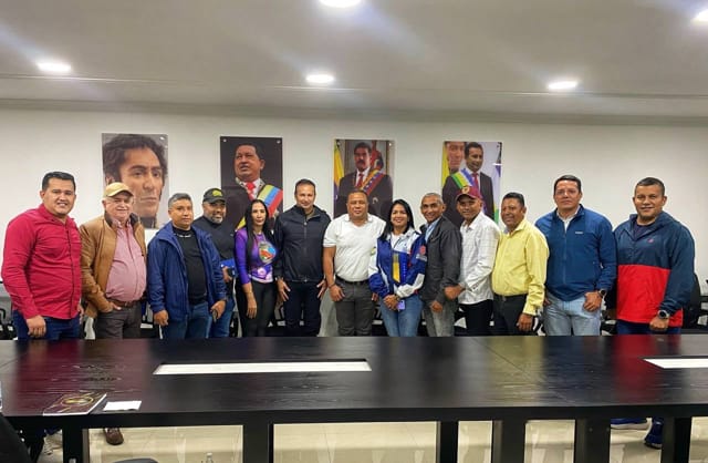 Alcaldes de Guárico se cuadran con Donald Donaire